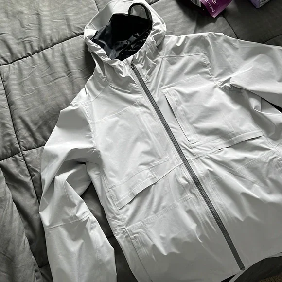 Lululemon Men’s Raincoat
